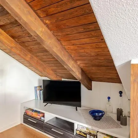Schoene Gemuetliche Unter Dem Dach Appartement *